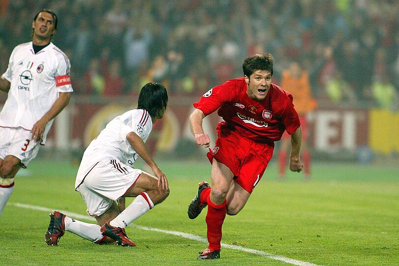 Der erste große internationale Titel: 2005 gewann Alonso mit dem FC Liverpool die Championsleague. In einem dramatischen Match gegen den AC Mailand entschieden die Liverpooler das Finale im Elfmeterschießen für sich. Alonso erzielte das Tor zum wichtigen 3:3-Ausgleich.