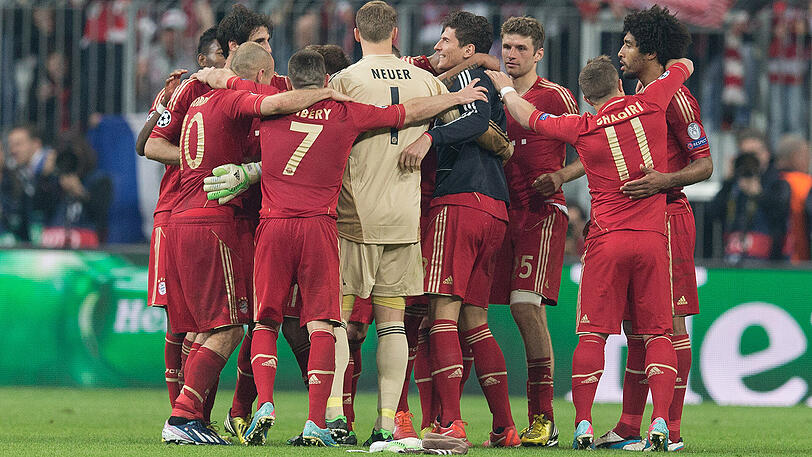Jubel beim FC Bayern: Die Münchner gewinnen im Hinspiel des Champions-League-Halbfinals mit 4:0 gegen den FC Barcelona. Das Spiel ist auf den Tag genau fünf Jahre her. Klicken Sie sich durch die Bilder.