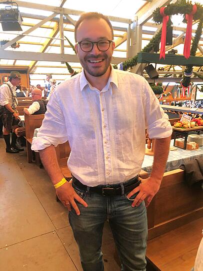 Der Münchner SPD-Chef Christian Köning beim Anstich im Schottenhamel-Zelt.