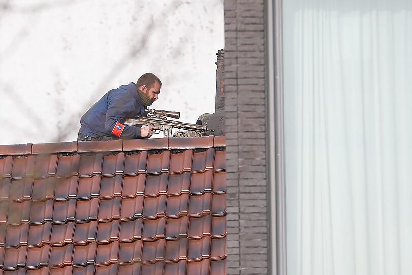 In Brüssel kam es zu einer Schießerei zwischen Polizisten und Terrorismusverdächtigen.