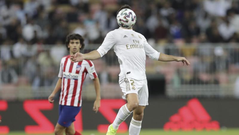 Reals Daniel Carvajal (r) stoppt den Ball. Reals Daniel Carvajal (r) stoppt den Ball.
