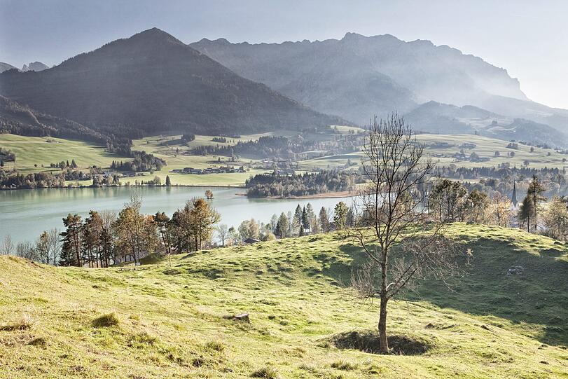 200 km markierte Wanderwege, 30 Hütten und Almen, 3 Klettersteige und zahlreiche alpine Bergtouren erwarten die Wanderer im Kaiserwinkl.