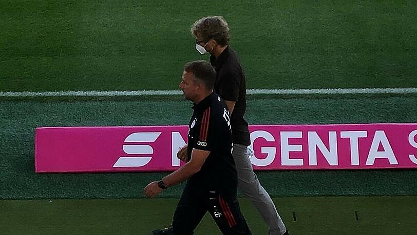 Chefcoach Hansi Flick mit Pressesprecher Dieter Nickles. Chefcoach Hansi Flick mit Pressesprecher Dieter Nickles.