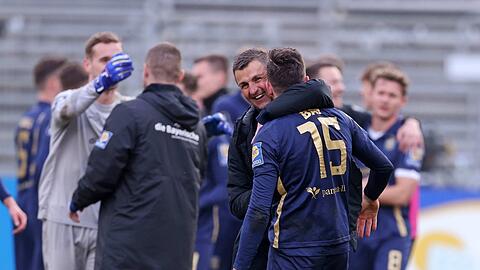 Dezimierte Löwen: Die Elf von Trainer Köllner in Köln, die in dieser Besetzung so sonst nie zusammengespielt hätte.