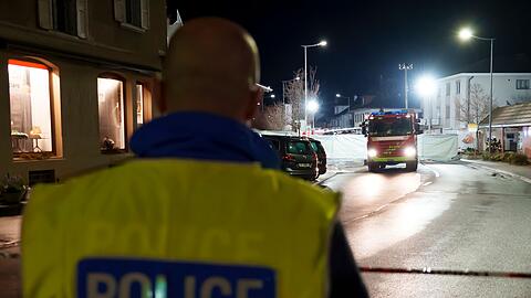 Es handelt sich um einen Bus des Unternehmens Postauto, das vor allem Linien-Verbindungen im l&auml;ndlichen Raum anbietet.