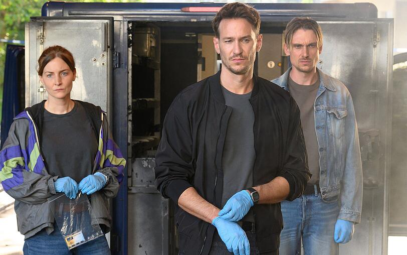 Der brutale Überfall auf einen Geldtransporter beschäftigt Hauptkommissarin Pia Heinrich (Ines Marie Westernströer), Hauptkommissar Leo Hölzer (Vladimir Burlakov, Mitte) und Hauptkommissar Adam Schürk (Daniel Sträßer) in ihrem sechsten gemeinsamen "Tatort". Der brutale Überfall auf einen Geldtransporter beschäftigt Hauptkommissarin Pia Heinrich (Ines Marie Westernströer), Hauptkommissar Leo Hölzer (Vladimir Burlakov, Mitte) und Hauptkommissar Adam Schürk (Daniel Sträßer) in ihrem sechsten gemeinsamen "Tatort".