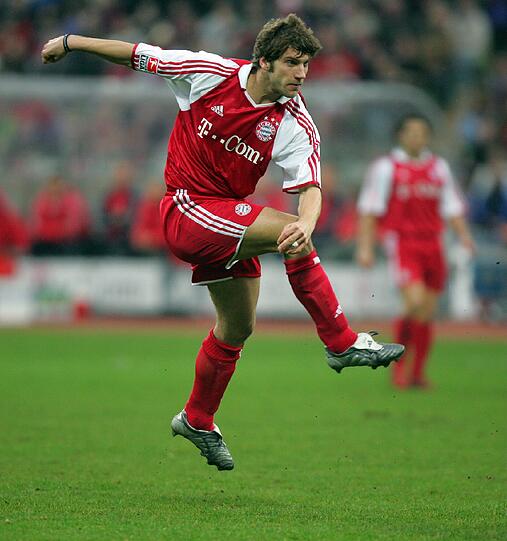 2004/05: Sechs Zugänge werden in München begrüßt, auch Torsten Frings vom Tabellensechsten Dortmund kommt zum FC Bayern.