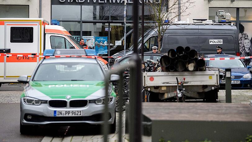 Geiselnahme beendet: Das SEK in Pfaffenhofen im Einsatz. Klicken Sie sich durch die Bilder!