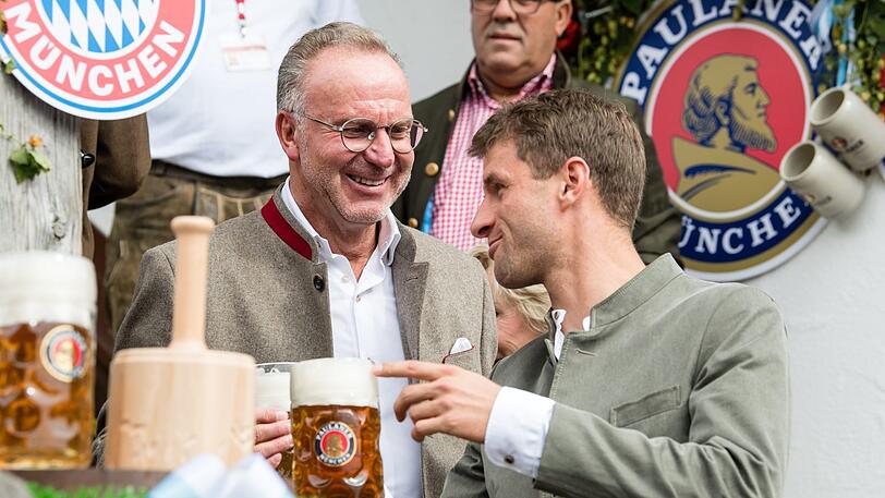 Auf der Wiesn-Feier des FC Bayern verstanden sich Rummenigge und Müller noch prächtig.