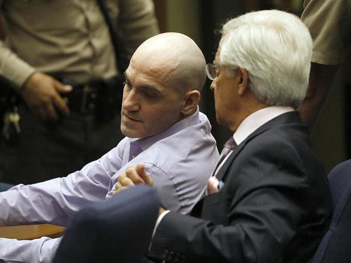 Der Angeklagte Michael Gargiulo (l) ist von der Jury in Los Angeles schuldig gesprochen worden.