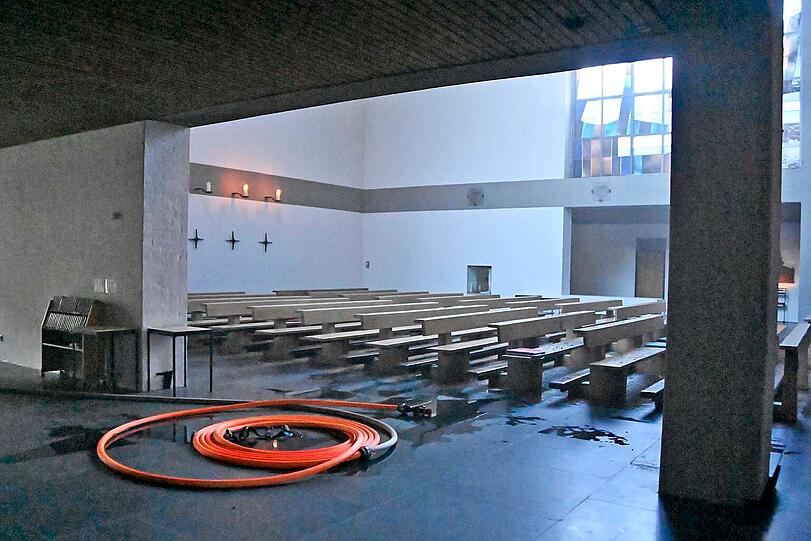 Am Samstag geriet ein Dachbereich der Kirche St. Helena in Untergiesing-Harlaching in Brand.
