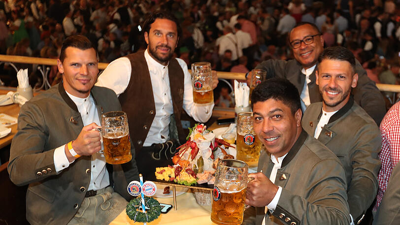 Daniel van Buyten und Luca Toni (links) zusammen mit Giovane Elber, Martin Demichelis und Paulo Sergio (rechts.