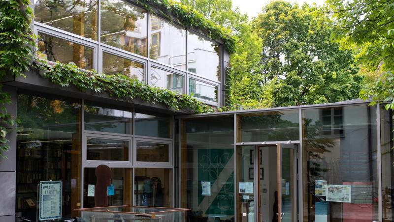 Rund 65.000 Medien befinden sich im Lyrik Kabinett. Rund 65.000 Medien befinden sich im Lyrik Kabinett.