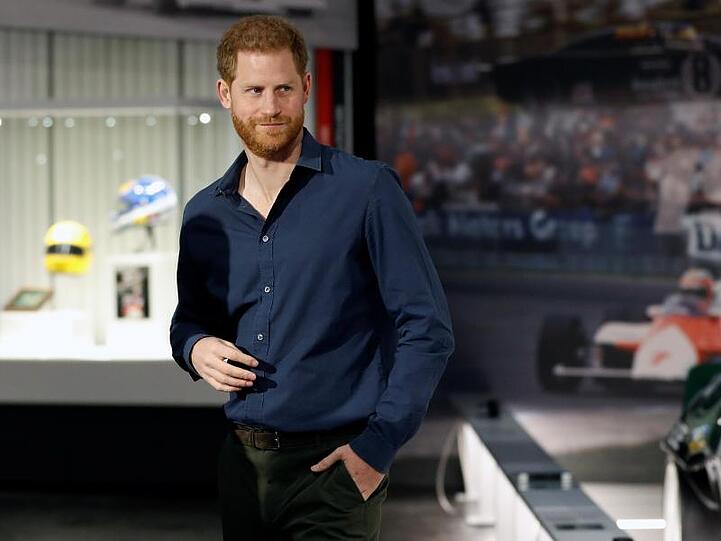Lässig: Prinz Harry im Automobilsport-Museum "The Silverstone Experience".