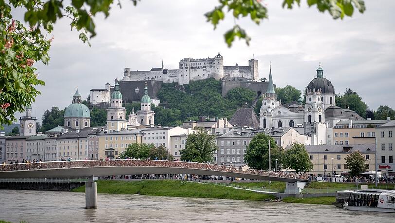 Blick auf die Innenstadt von Salzburg. Hier gibt es immer häufiger Ärger mit Tagestouristen.