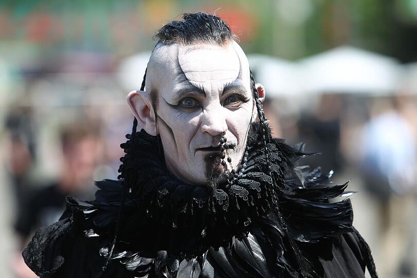Schrill, wild, skurril: So ausgeflippt gehts beim Wave-Gotik-Treffen in Leipzig zu! Die besten Bilder zum Durchklicken!