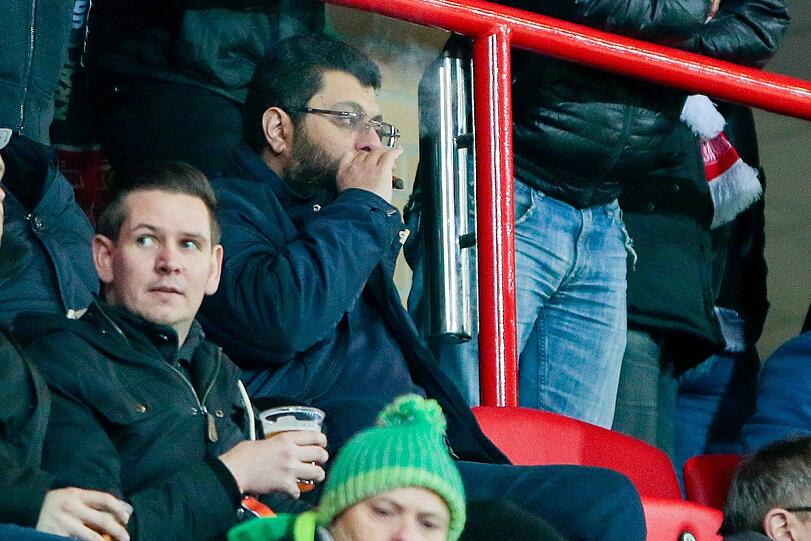 6. Hasan Ismaik ist so aktiv wie nie zuvor. Auch gegen Union war der Jordanier erneut im Stadion und genoß vor dem Anpfiff genüßlich eine Zigarre auf der Tribüne. Seine Laune sollte sich an diesem Fußballabend nicht mehr verbessern.