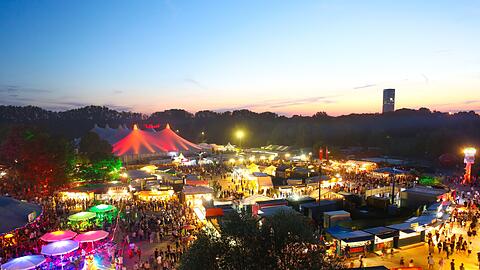 Das Tollwood-Sommerfestival am südlichen Olympiapark. (Archivbild)
