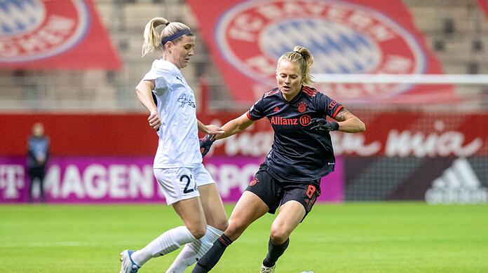 Bayerns Maximiliane Rall (r) in Aktion.