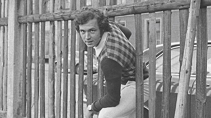 Ab durch den Zaun und rauf auf den Fußballplatz in Giesing: Fußball-Ikone Franz Beckenbauer ist ein echtes Münchner Kindl. Von Giesing aus ging es dann in die große, weite Welt – nicht nur im Fußball.