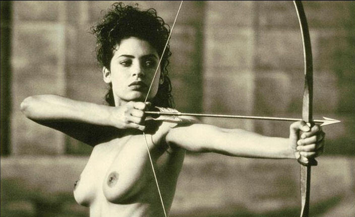 Die exklusiven Fotos aus dem Pirelli-Kalender sind nun erstmals auch in einem käuflichen Sammelband erschienen.