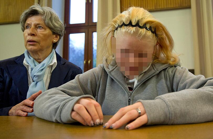 Eine Betreuerin muss der jungen Frau zur Seite stehen.