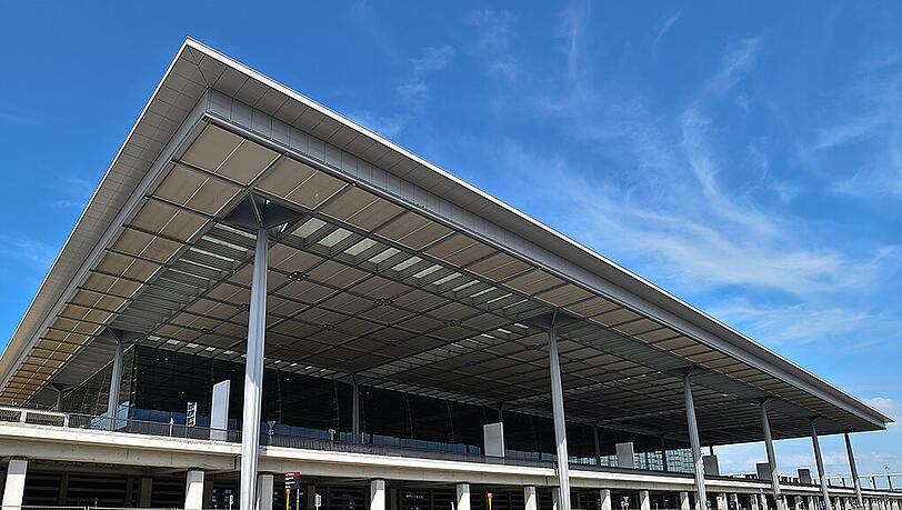 Blick auf den Terminal des Flughafens Berlin Brandenburg Willy Brandt (BER). Blick auf den Terminal des Flughafens Berlin Brandenburg Willy Brandt (BER).