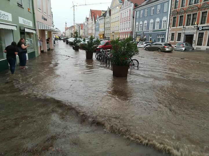 Das Wasser stand knöchelhoch