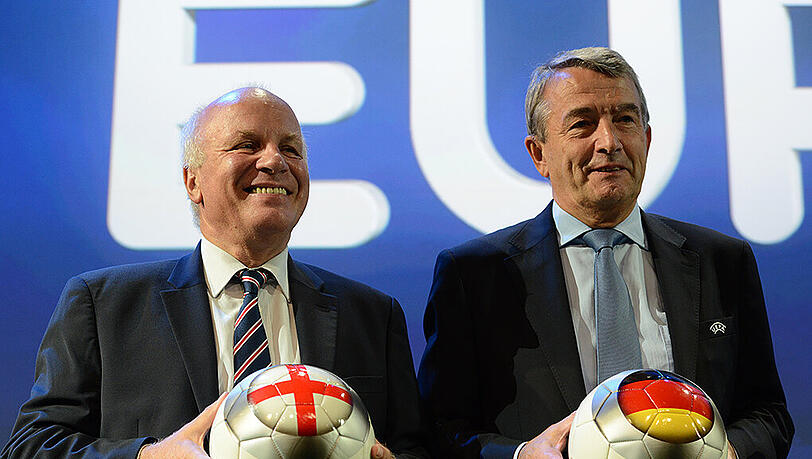 Englands Fußball-Boss Greg Dyke (links) und DFB-Präsident Wolfgang Niersbach Englands Fußball-Boss Greg Dyke (links) und DFB-Präsident Wolfgang Niersbach