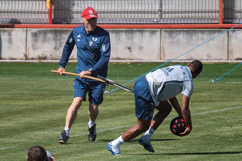 So a Lausbua! Ob "Tiger" Hermann Gerland "Flitzer" Serge Gnabry einfangen kann?