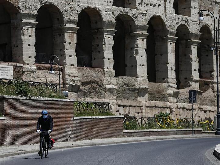 In Italien dürfen die Menschen erstmals wieder zum Sport oder Spaziergang nach draußen.