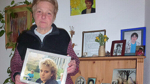Almut H. in ihrer Haidhauser Wohnung: Alles erinnert an ihre geliebte Tochter. Inga wurde am 6.April 1988 ermordet. Almut H. in ihrer Haidhauser Wohnung: Alles erinnert an ihre geliebte Tochter. Inga wurde am 6.April 1988 ermordet.