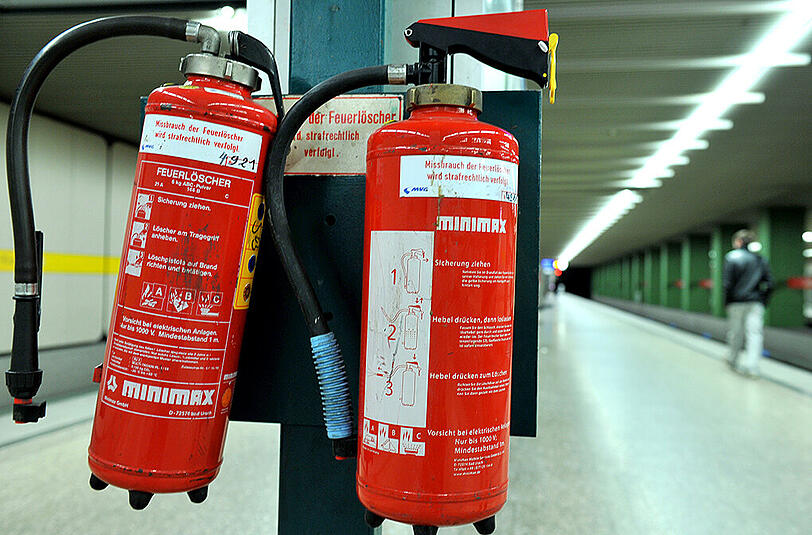 In Nürnberg steht ein Club-Fan wegen versuchten Mordes vor Gericht. Er soll mit einem Feuerlöscher in der U-Bahn randaliert haben.