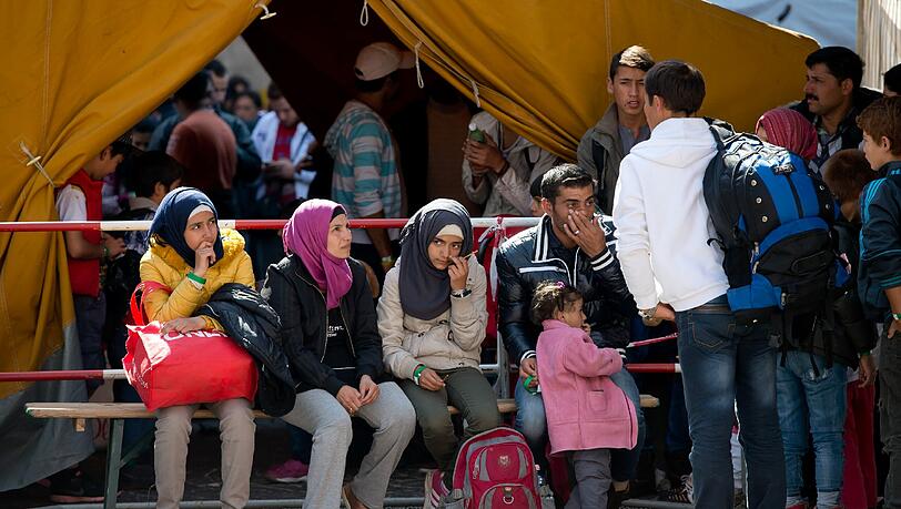 Viele Flüchtlinge sind durch ihre strapaziöse Flucht geschwächt - und damit anfälliger für Infektionen. Viele Flüchtlinge sind durch ihre strapaziöse Flucht geschwächt - und damit anfälliger für Infektionen.