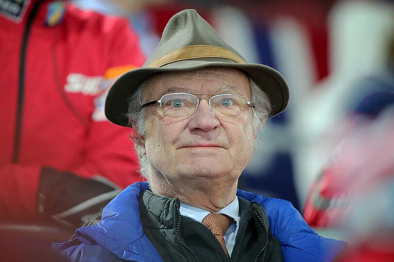 Dass Carl Gustaf in der Öffentlichkeit früher schüchtern auftrat und heute manchmal überheblich wirkt, kommt bei den Schweden nicht immer gut an. Es könnte aber mit einer Schwäche zu tun haben, die er vermutlich an seine Kinder Kronprinzessin Victoria und Prinz Carl Philip vererbt hat: Dyslexie.