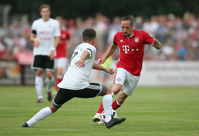 Den Landshuter Kickern wurde vor dem Spiel gegen den FC Bayern ein Grätsch-Verbot erteilt.