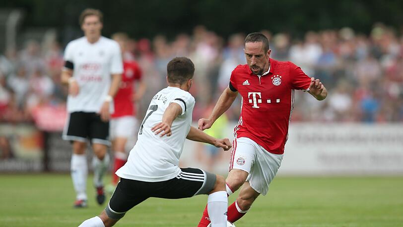 Den Landshuter Kickern wurde vor dem Spiel gegen den FC Bayern ein Grätsch-Verbot erteilt. Den Landshuter Kickern wurde vor dem Spiel gegen den FC Bayern ein Grätsch-Verbot erteilt.