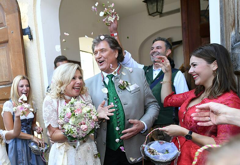 Auf das Hochzeitspaar.