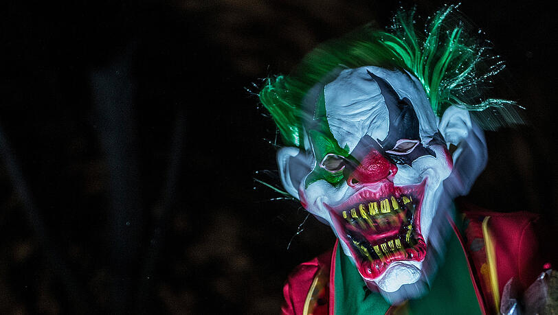 Drei junge Frauen waren im September mit Clowns-Masken unterwegs und jagten mehreren Personen in Würzburg einen Schrecken ein. (Symbolbild) Drei junge Frauen waren im September mit Clowns-Masken unterwegs und jagten mehreren Personen in Würzburg einen Schrecken ein. (Symbolbild)