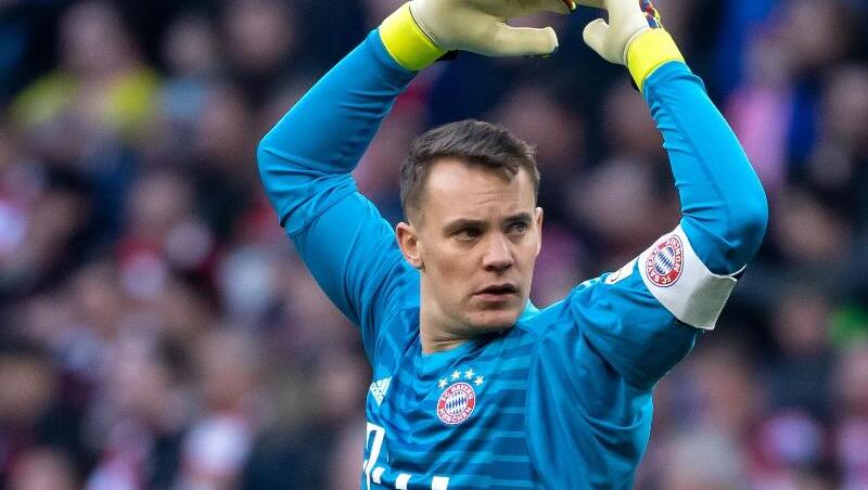 Torwart Manuel Neuer hofft, noch in dieser Saison wieder im Tor stehen zu können. Torwart Manuel Neuer hofft, noch in dieser Saison wieder im Tor stehen zu können.