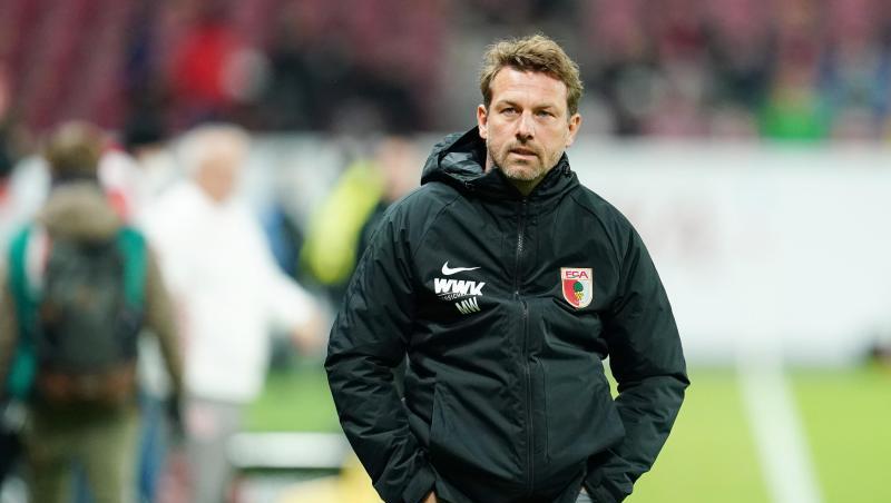 Augsburgs Trainer Markus Weinzierl kommt ins Stadion.