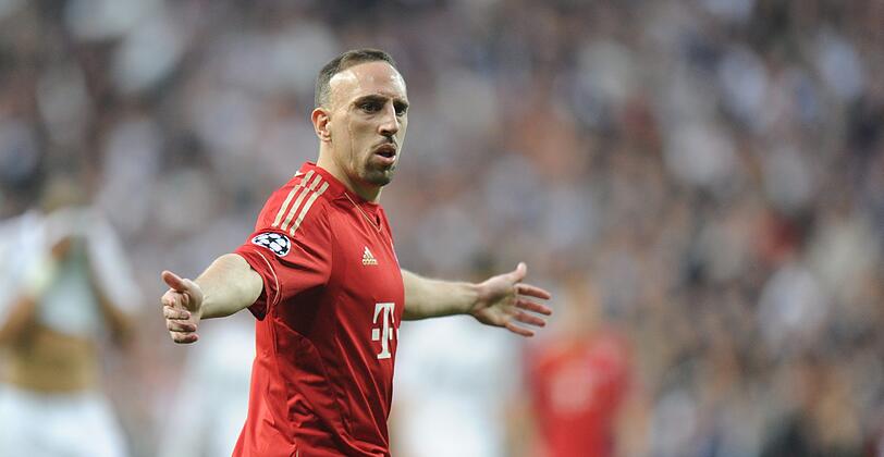 FRANCK RIBERY: Eine Spur zu überdreht, zu heiß. Rochierte viel, eine unberechenbare Größe. Wurde oft getackelt, stürmte in Reals Lücken. Note 2