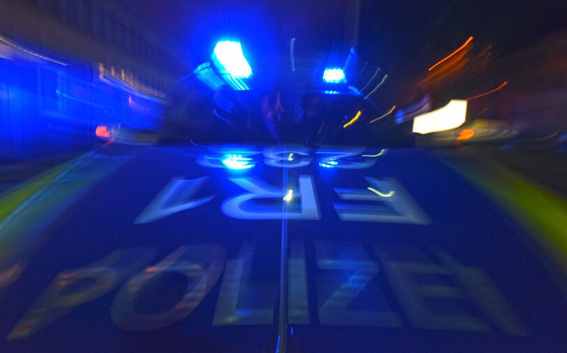 Die Seniorin alarmierte die Polizei. (Symbolbild)