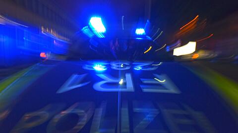 Die Seniorin alarmierte die Polizei. (Symbolbild)