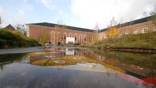 Das Gelände der ehemaligen Südstadt-Kaserne, eine trügerische Idylle: Im Z-Bau geht es inzwischen um die Zukunft der alternativen Szene in Nürnberg. Das Gelände der ehemaligen Südstadt-Kaserne, eine trügerische Idylle: Im Z-Bau geht es inzwischen um die Zukunft der alternativen Szene in Nürnberg.