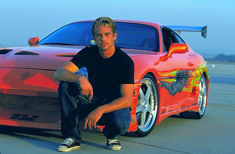 Hin und her gerissen zwischen seiner Leidenschaft für schnelle Autos, illegale Rennen und seinem Job als Cop: Brian (Paul Walker) steht vor der härtesten Entscheidung seines Lebens. Hin und her gerissen zwischen seiner Leidenschaft für schnelle Autos, illegale Rennen und seinem Job als Cop: Brian (Paul Walker) steht vor der härtesten Entscheidung seines Lebens.