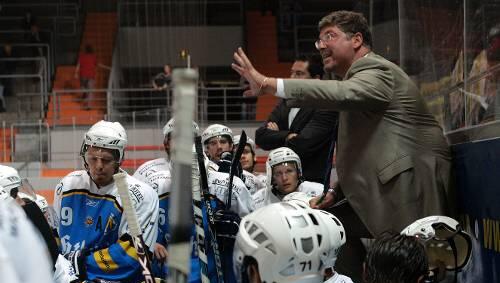Sagte seinem Team gleich, dass "alle den Namen Heatley vergessen sollten. Denn mark ist mark und Dany ist Dany": EHC-Coach Pat Cortina. Sagte seinem Team gleich, dass "alle den Namen Heatley vergessen sollten. Denn mark ist mark und Dany ist Dany": EHC-Coach Pat Cortina.