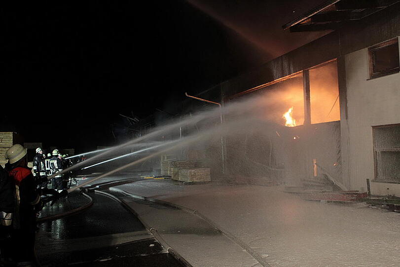 Die Flammen-Hölle im Sägewerk - weiter Bilder zum Durchklicken
