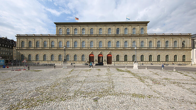 Die Münchner Residenz von außen.