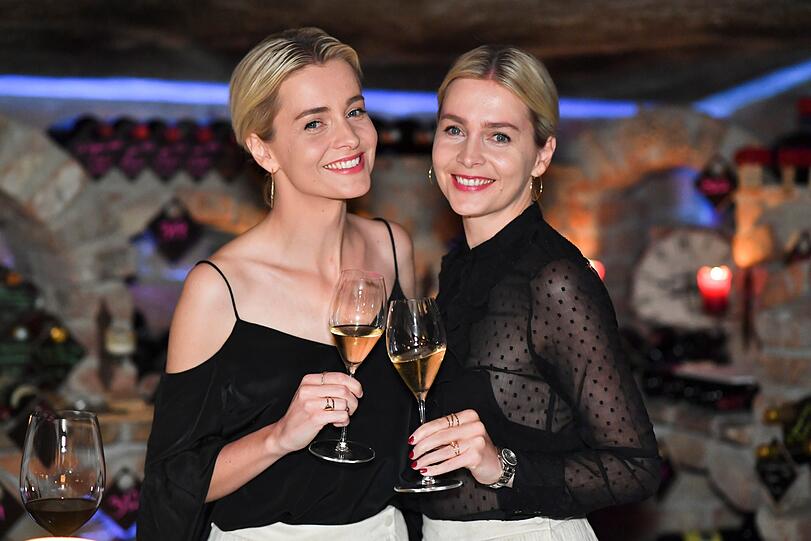 Meise-Zwillinge: Nina und Julia